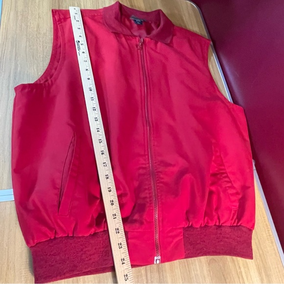 Vibrant Red Men's Vest with Zip Closure - Picture 7 of 8